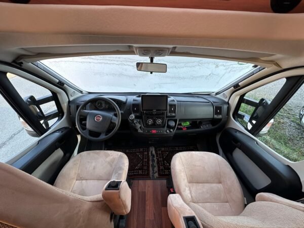 Camping-car HYMER Tramp 614 CL Fiat 3.0 177PS (Semi-intégré) – Image 7