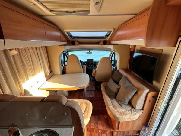 Camping-car HYMER Tramp 614 CL Fiat 3.0 177PS (Semi-intégré) – Image 9