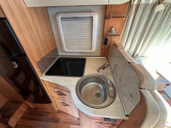 Camping-car HYMER Tramp 614 CL Fiat 3.0 177PS (Semi-intégré) – Image 12