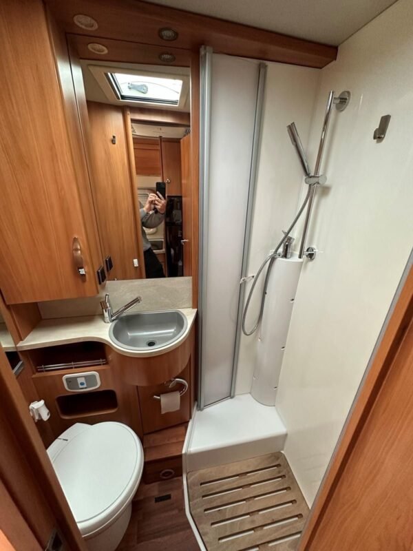 Camping-car HYMER Tramp 614 CL Fiat 3.0 177PS (Semi-intégré) – Image 14