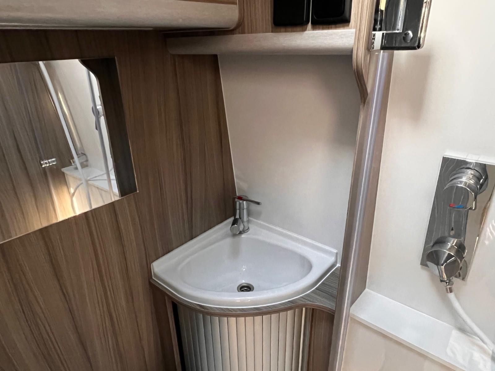 Camping-car Peugeot Boxer 4x4 MEGA mobile CLASSSIC 600 – Image 41