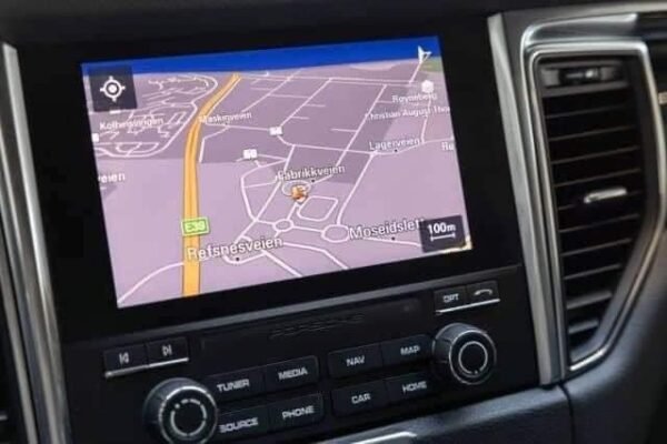 Porsche Macan S – Image 12