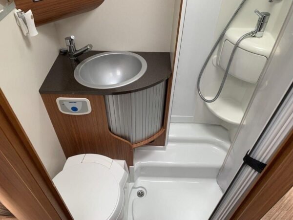 Camping-car ADRIA CORAL 670 5 Places – Image 10
