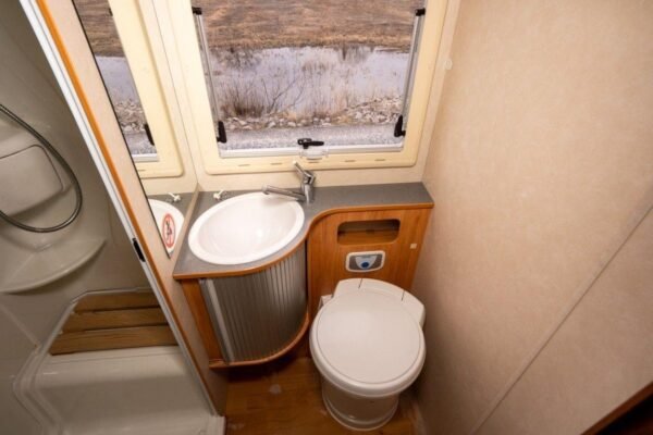 Adria S660 SP CORAL - PORTE-VÉLOS - FOUR - AUVENT (camping-car) – Image 6