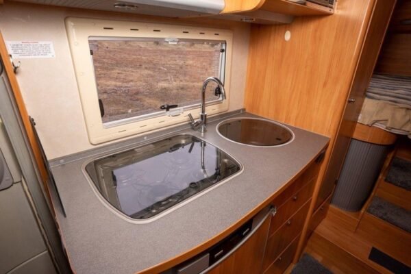 Adria S660 SP CORAL - PORTE-VÉLOS - FOUR - AUVENT (camping-car) – Image 8