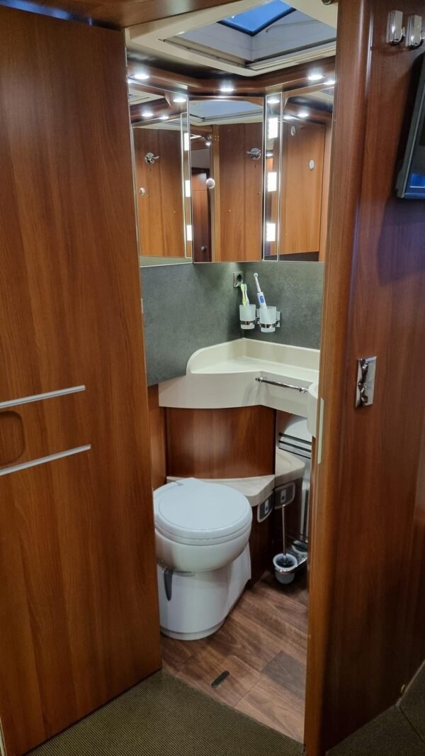 Camping-car CARTHAGO Chic S-Plus I 58 XL (intégré) – Image 10