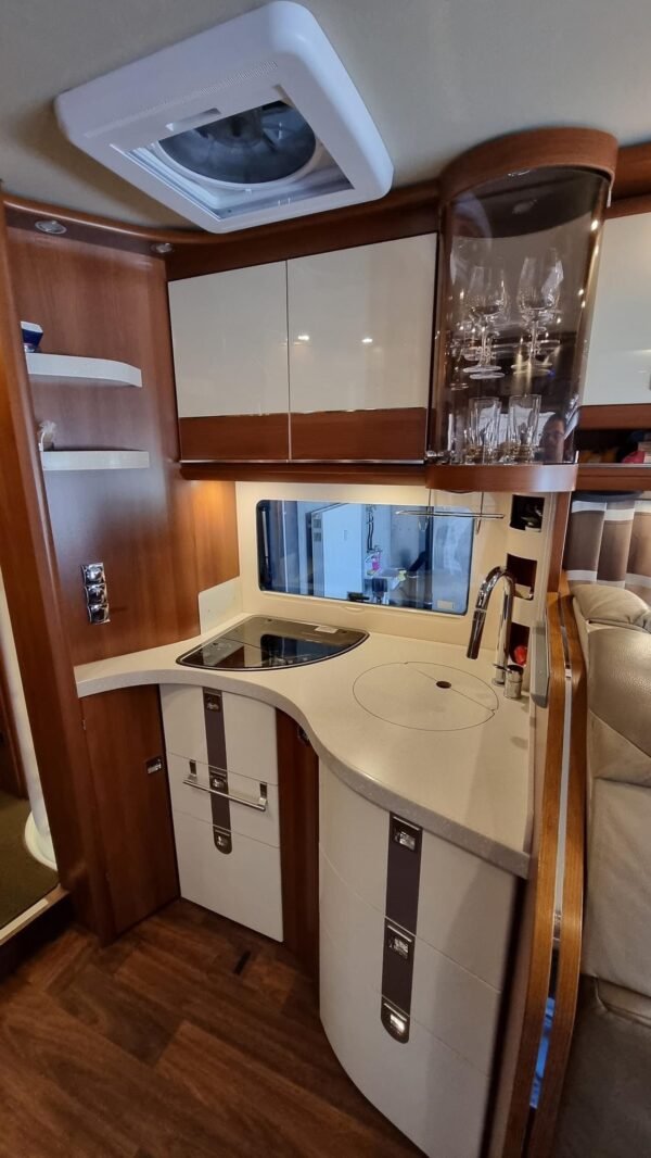 Camping-car CARTHAGO Chic S-Plus I 58 XL (intégré) – Image 13