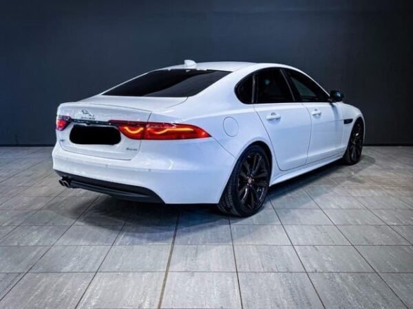 Jaguar XF – Image 3