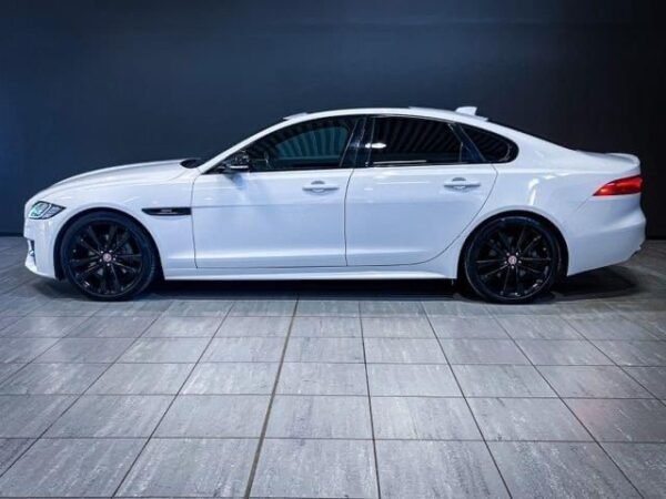 Jaguar XF – Image 11