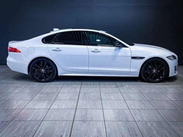 Jaguar XF – Image 12