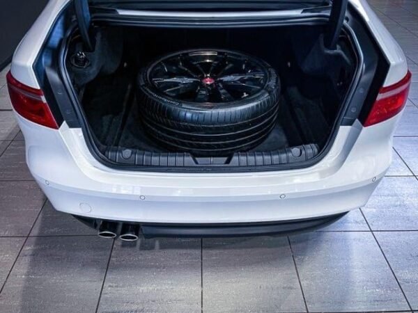 Jaguar XF – Image 14