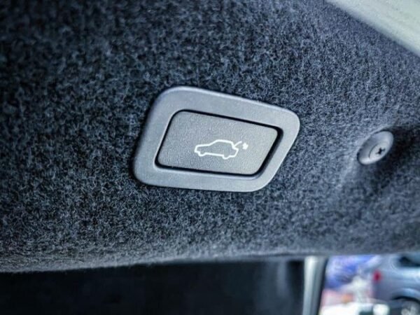 Jaguar XF – Image 15