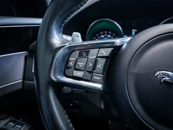 Jaguar XF – Image 19