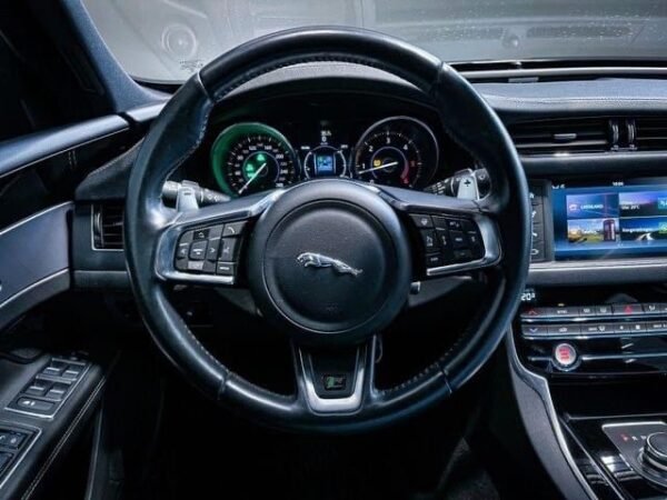 Jaguar XF – Image 21