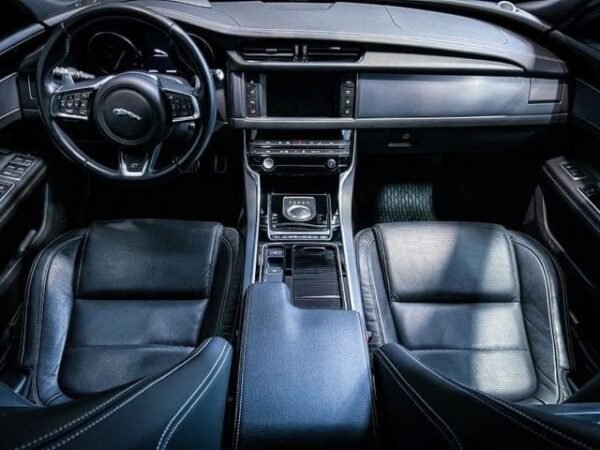 Jaguar XF – Image 22
