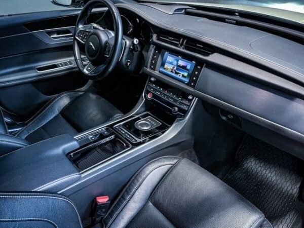 Jaguar XF – Image 23