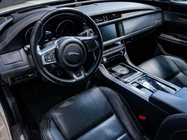 Jaguar XF – Image 24