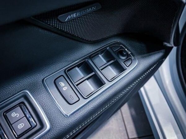 Jaguar XF – Image 29