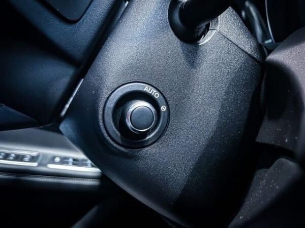 Jaguar XF – Image 33