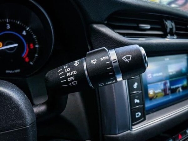Jaguar XF – Image 36
