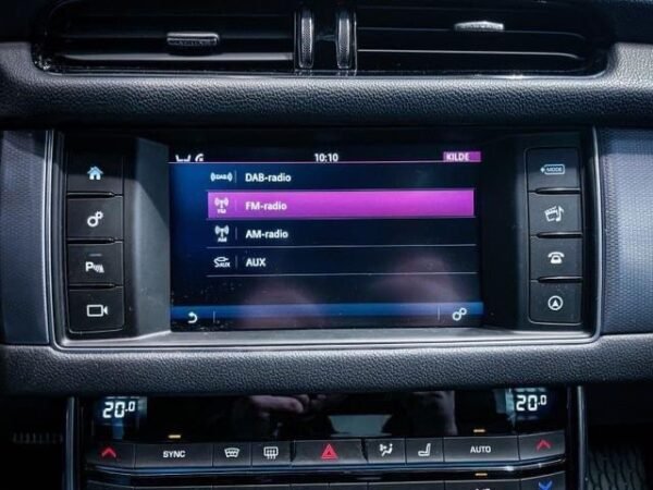Jaguar XF – Image 37
