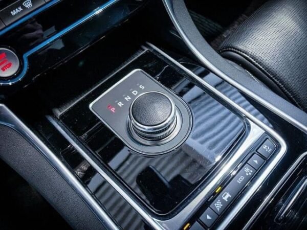 Jaguar XF – Image 40