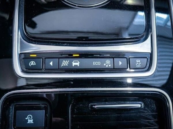 Jaguar XF – Image 41