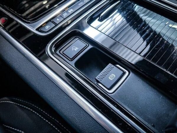 Jaguar XF – Image 43