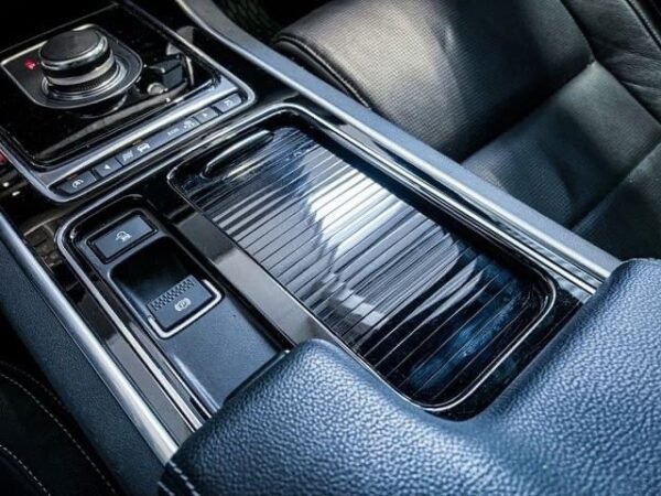 Jaguar XF – Image 44