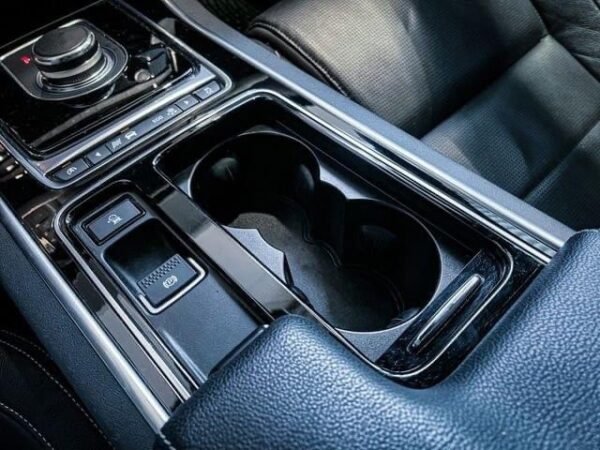 Jaguar XF – Image 45