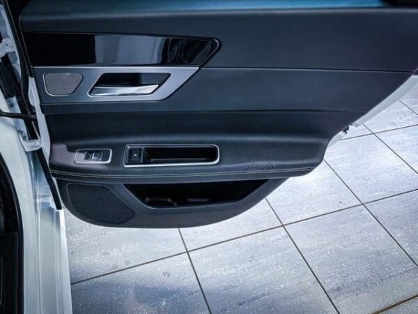Jaguar XF – Image 51