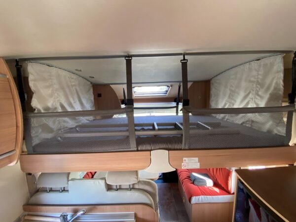 Camping-car BÜRSTNER Ixeo (semi-intégré) – Image 4