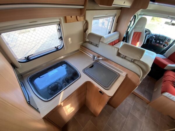 Camping-car BÜRSTNER Ixeo (semi-intégré) – Image 5