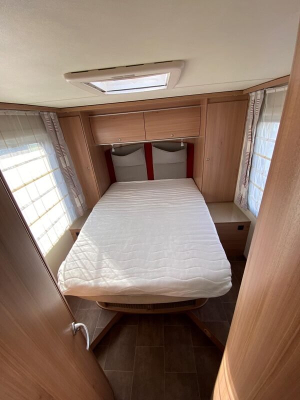 Camping-car BÜRSTNER Ixeo (semi-intégré) – Image 7