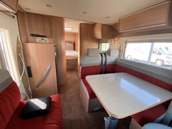 Camping-car BÜRSTNER Ixeo (semi-intégré) – Image 8