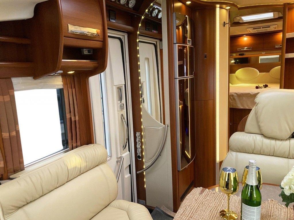 Camping-car Intégré Carthago Chic E-line en 51 QB – Image 10