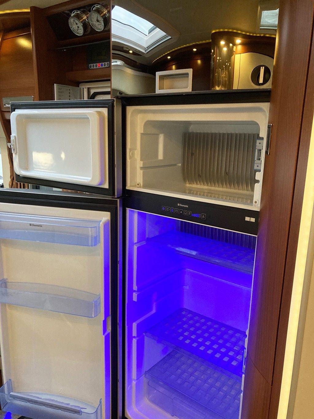 Camping-car Intégré Carthago Chic E-line en 51 QB – Image 12