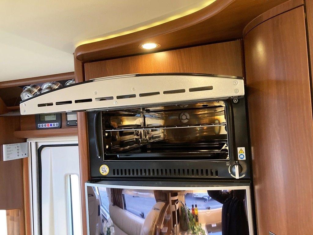 Camping-car Intégré Carthago Chic E-line en 51 QB – Image 13