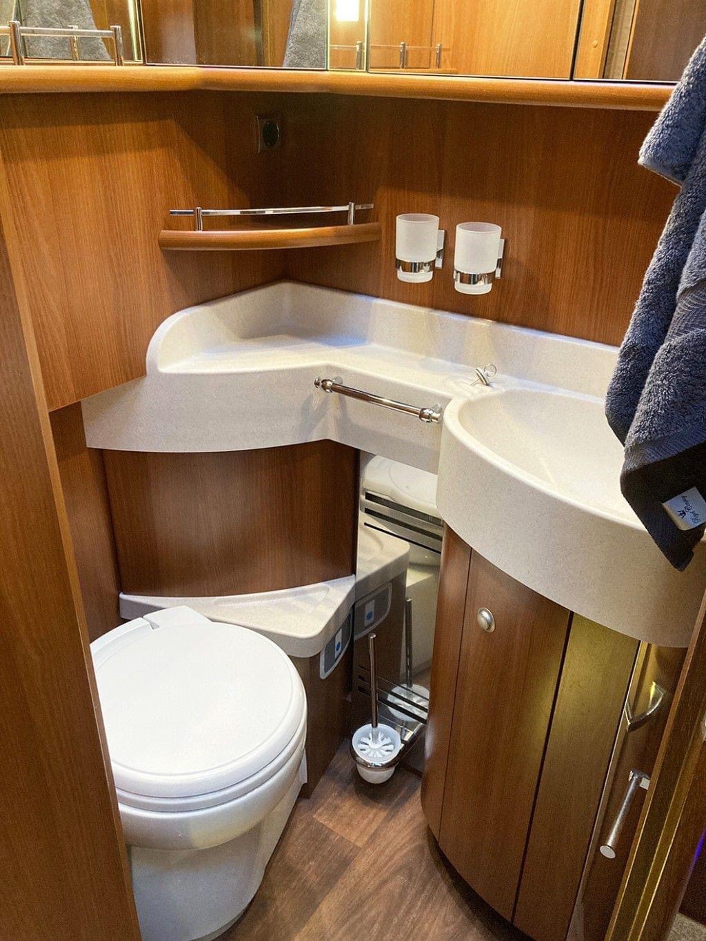 Camping-car Intégré Carthago Chic E-line en 51 QB – Image 22