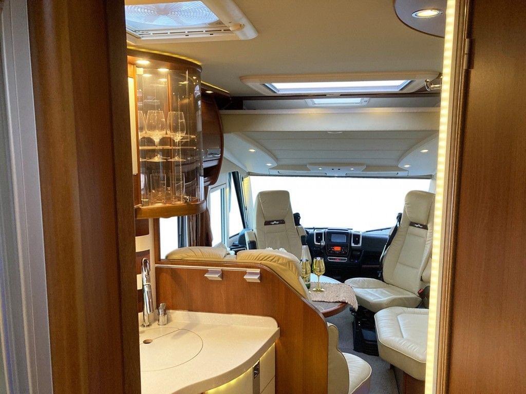 Camping-car Intégré Carthago Chic E-line en 51 QB – Image 27