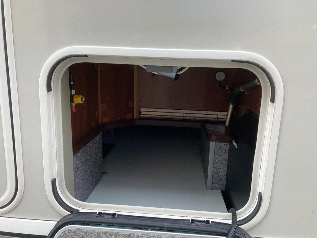 Camping-car Intégré Carthago Chic E-line en 51 QB – Image 33