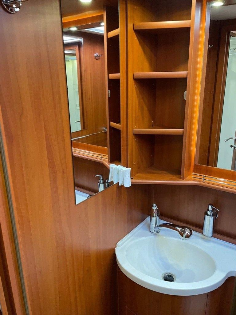 Camping-car Intégral Concorde Credo – Image 28