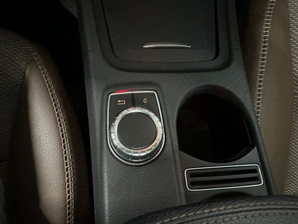 Mercedes-Benz GLA
200 – Image 13