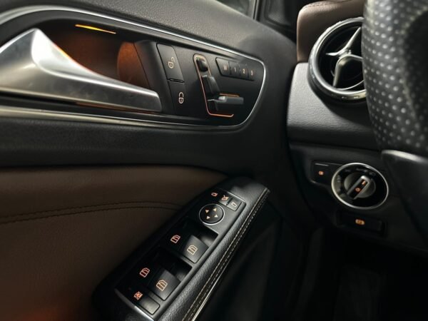 Mercedes-Benz GLA
200 – Image 23