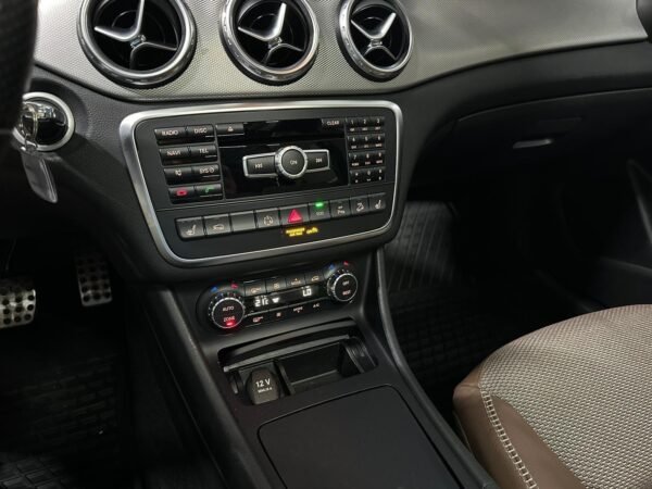 Mercedes-Benz GLA
200 – Image 25