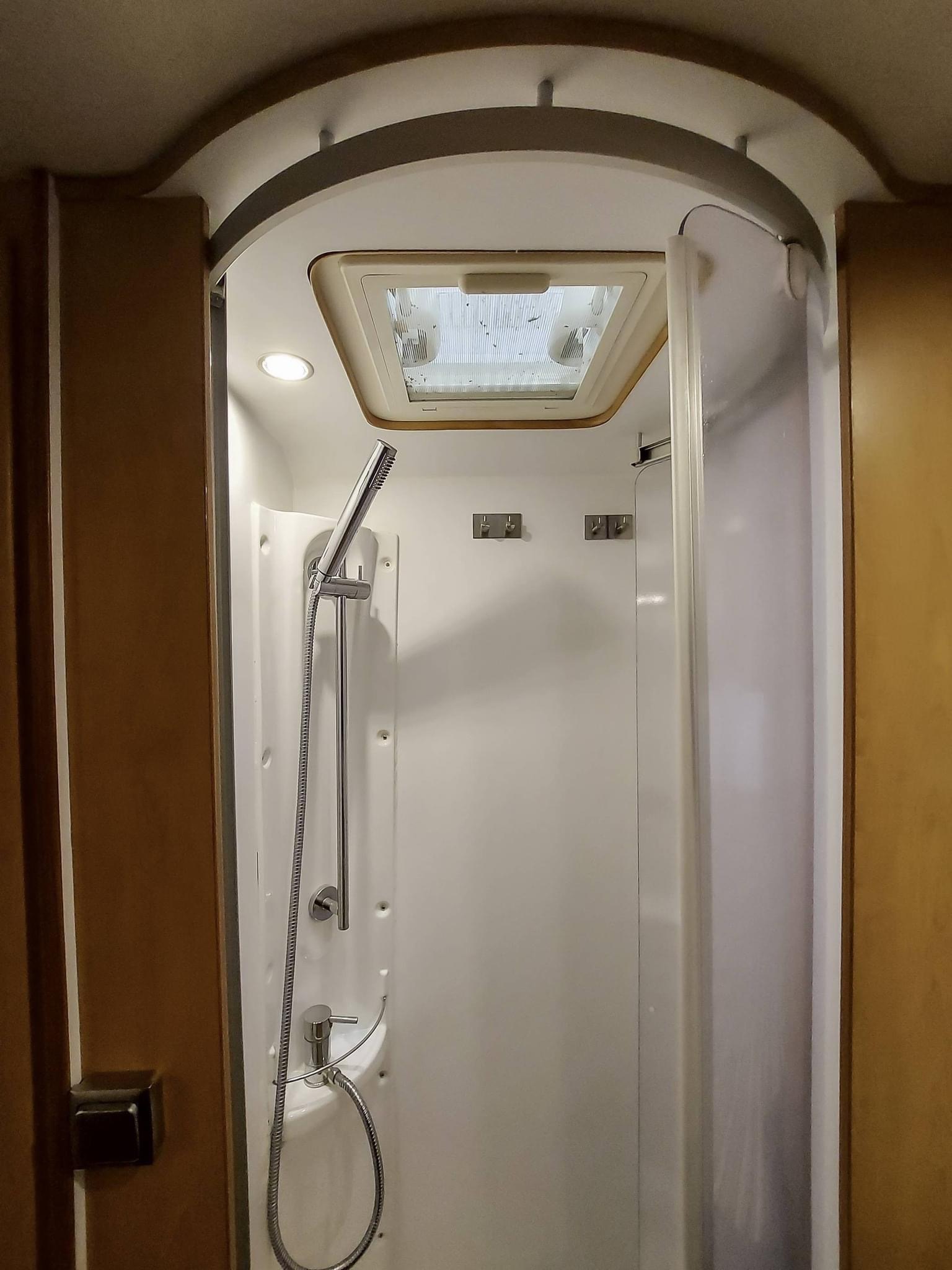 Camping-car Pilote Galaxy 734FG Porteur Mercedes Automatique – Image 4