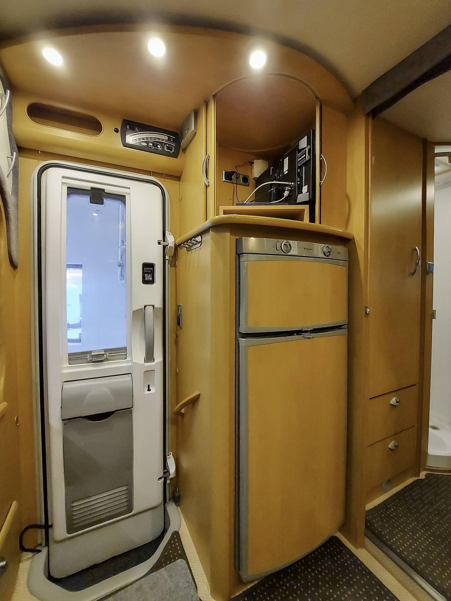 Camping-car Pilote Galaxy 734FG Porteur Mercedes Automatique – Image 10