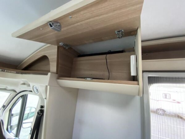ADRIA CORAL S 690 SC 2015 FAIBLE KILOMÉTRAGE – Image 12