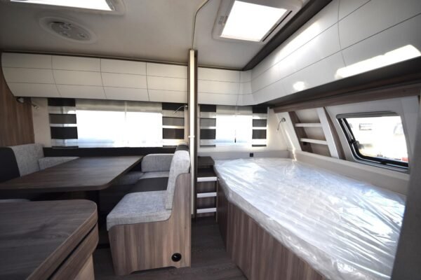 Caravane HOBBY Hobby 545 KMF Excellent Edition 
Caravane familiale idéale avec cabine – Image 7
