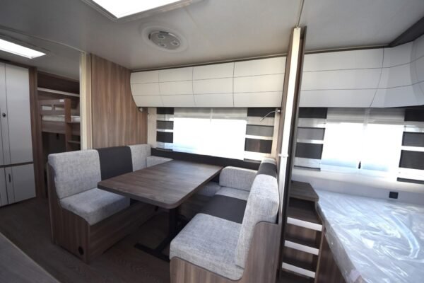 Caravane HOBBY Hobby 545 KMF Excellent Edition 
Caravane familiale idéale avec cabine – Image 8
